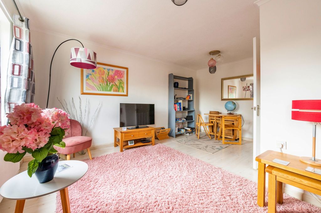 Property photo 2 of 20