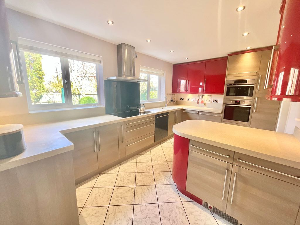 Property photo 2 of 28