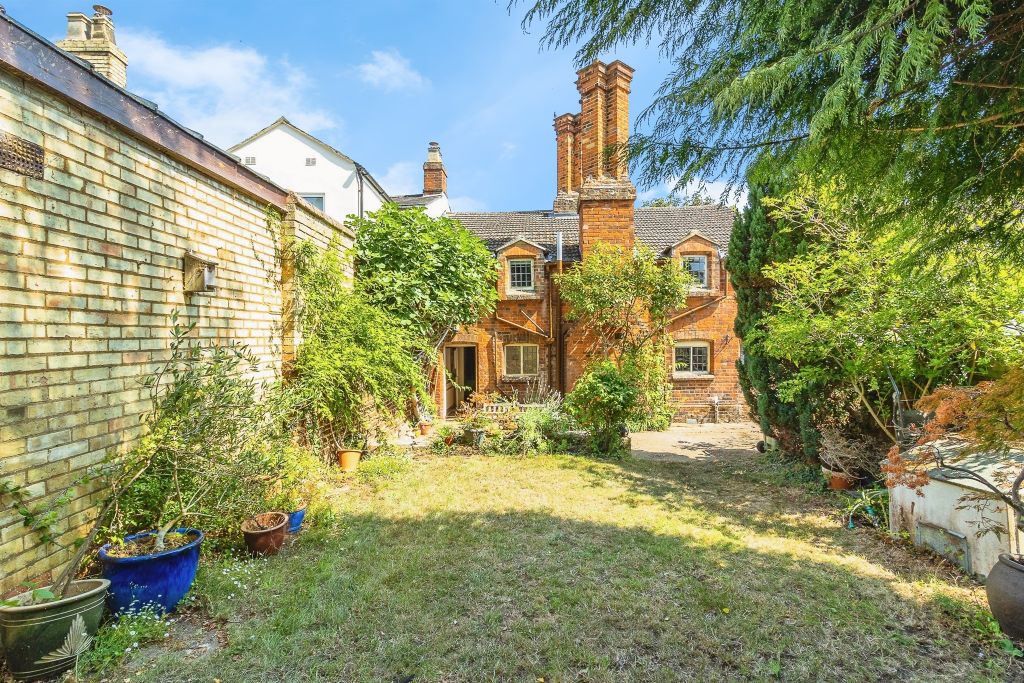 Property photo 2 of 22
