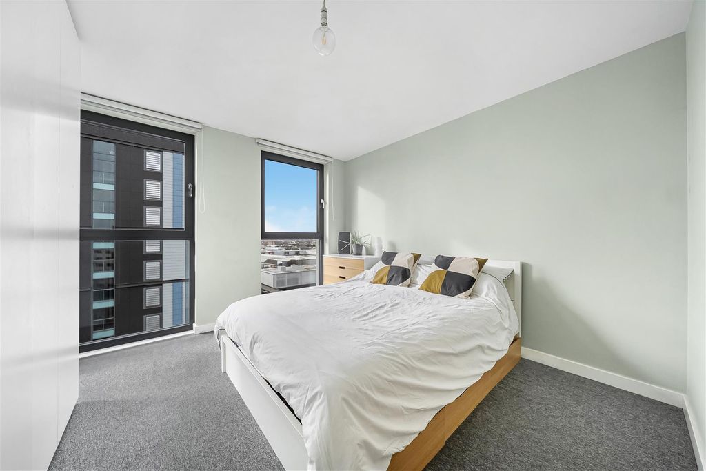 Property photo 3 of 15 Lebus Street, N17