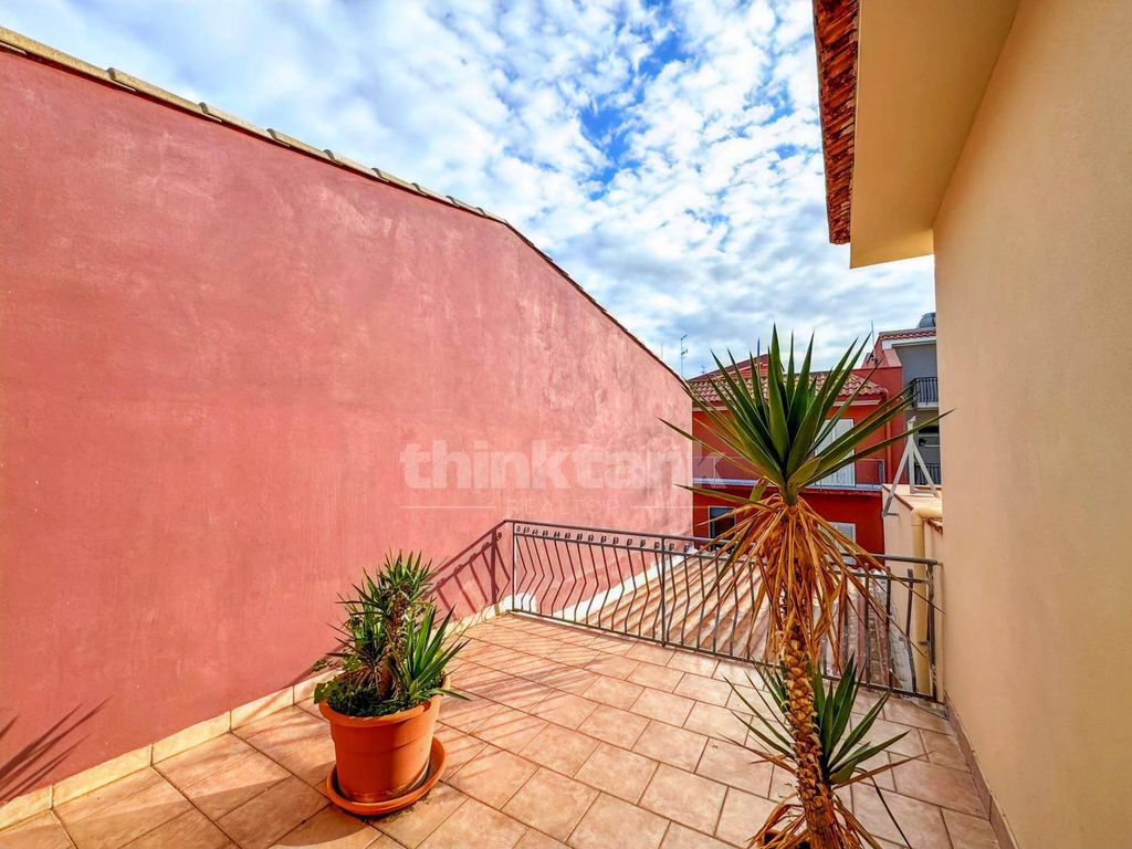 Property photo 2 of 40