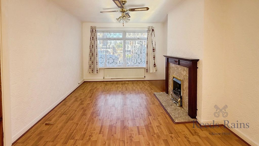 Property photo 2 of 17 Lounge