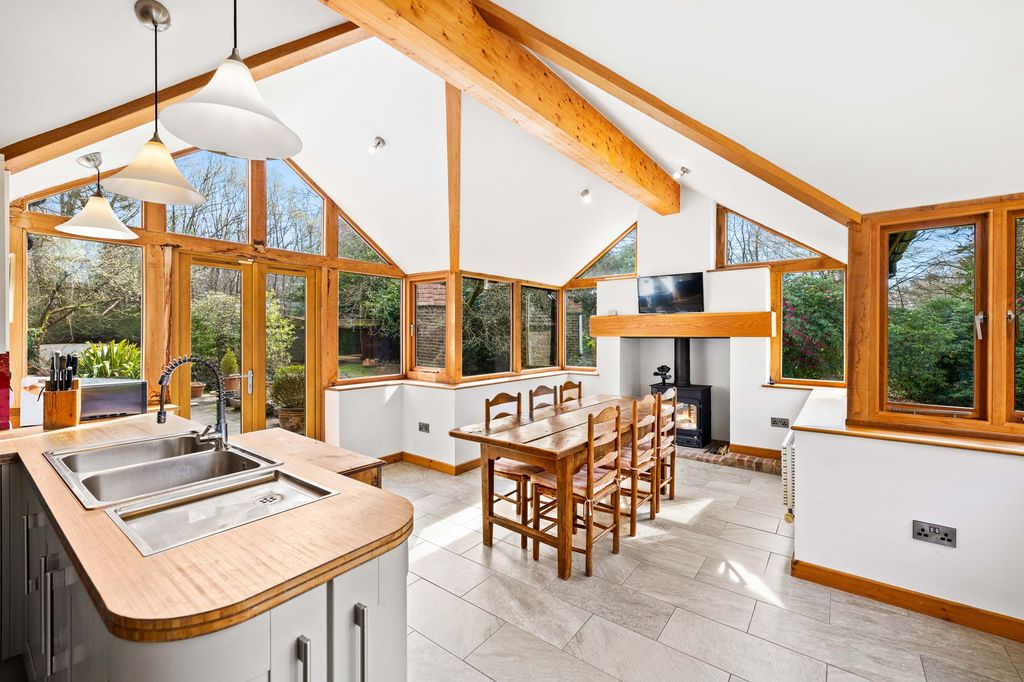 Property photo 3 of 34