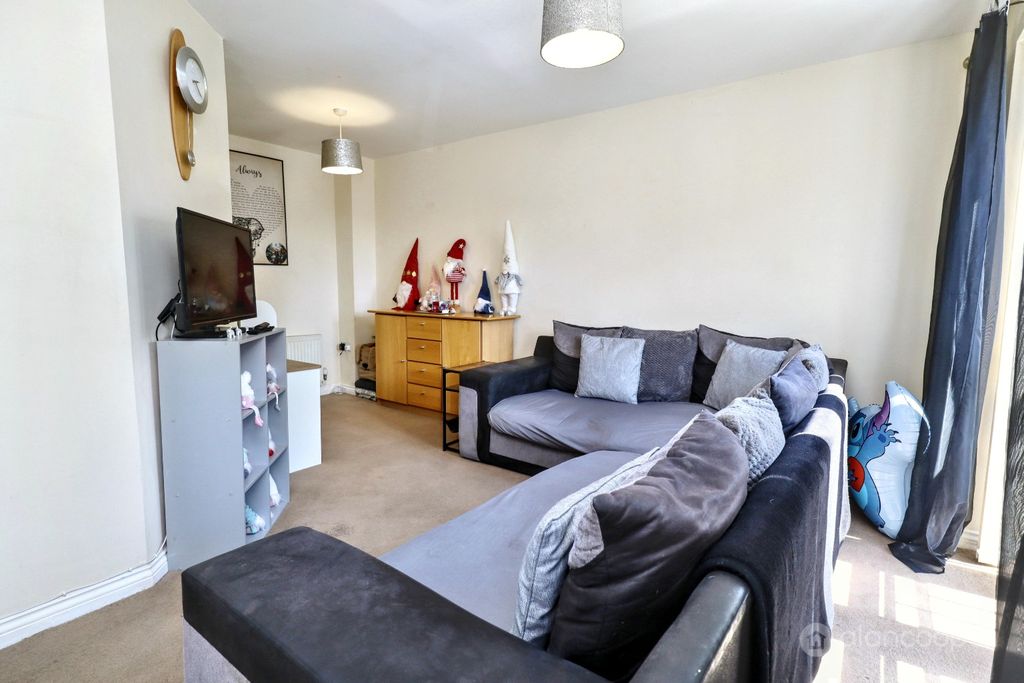 Property photo 3 of 18 5276475