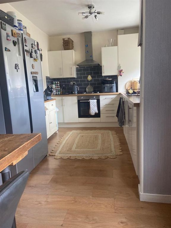 Property photo 2 of 12 9Fb592d6-Db9d-42c5-B8Bf-38Cf51E94A2E.Jpeg
