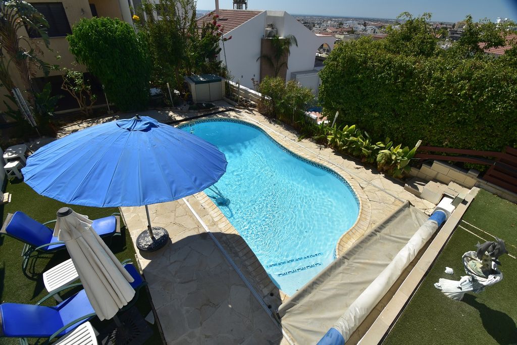 Property photo 2 of 36