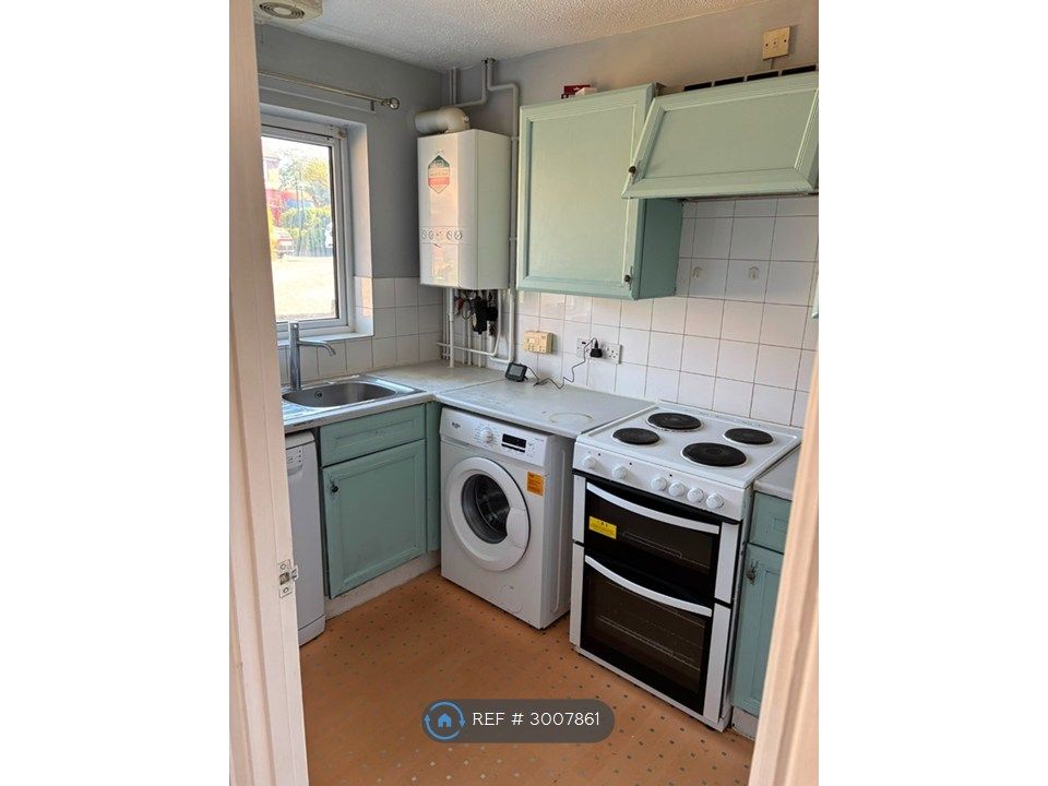 Property photo 3 of 20 Kitchen