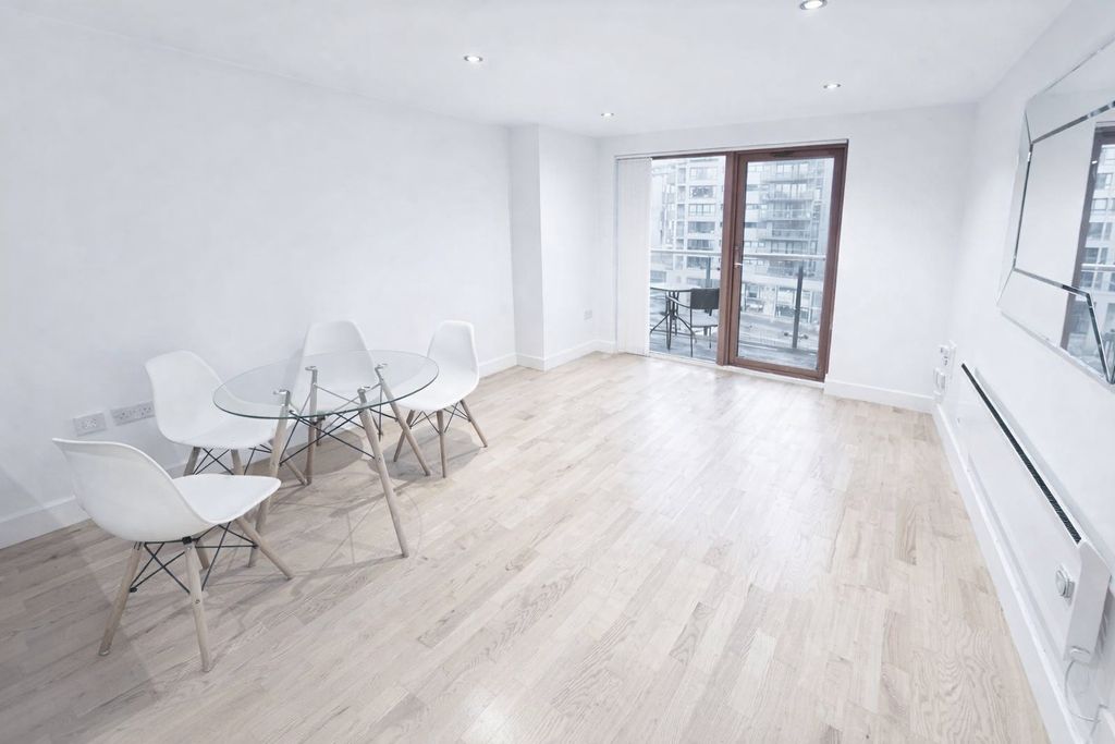 Property photo 2 of 8 Picture No. 15