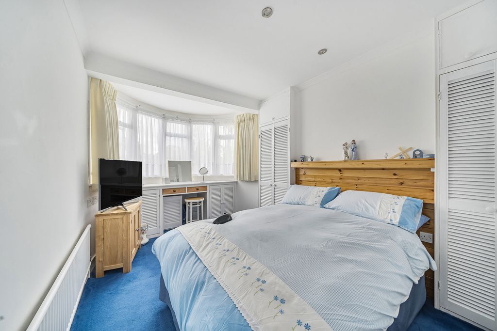 Property photo 2 of 22 1327944-6-687E68A...