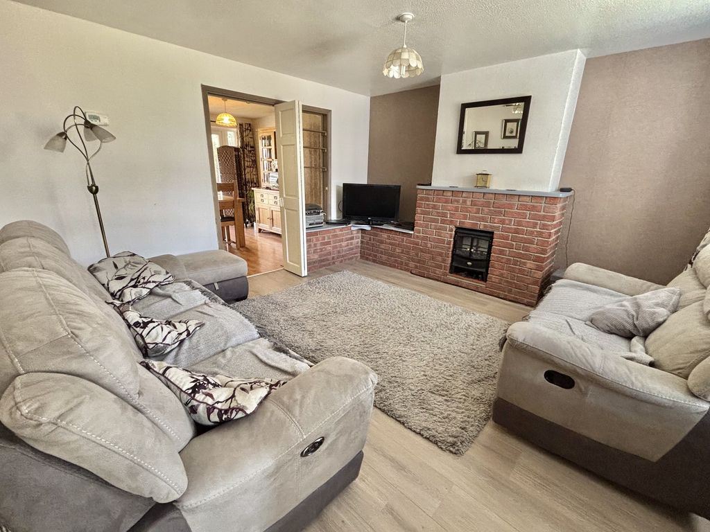 Property photo 2 of 11 Lounge
