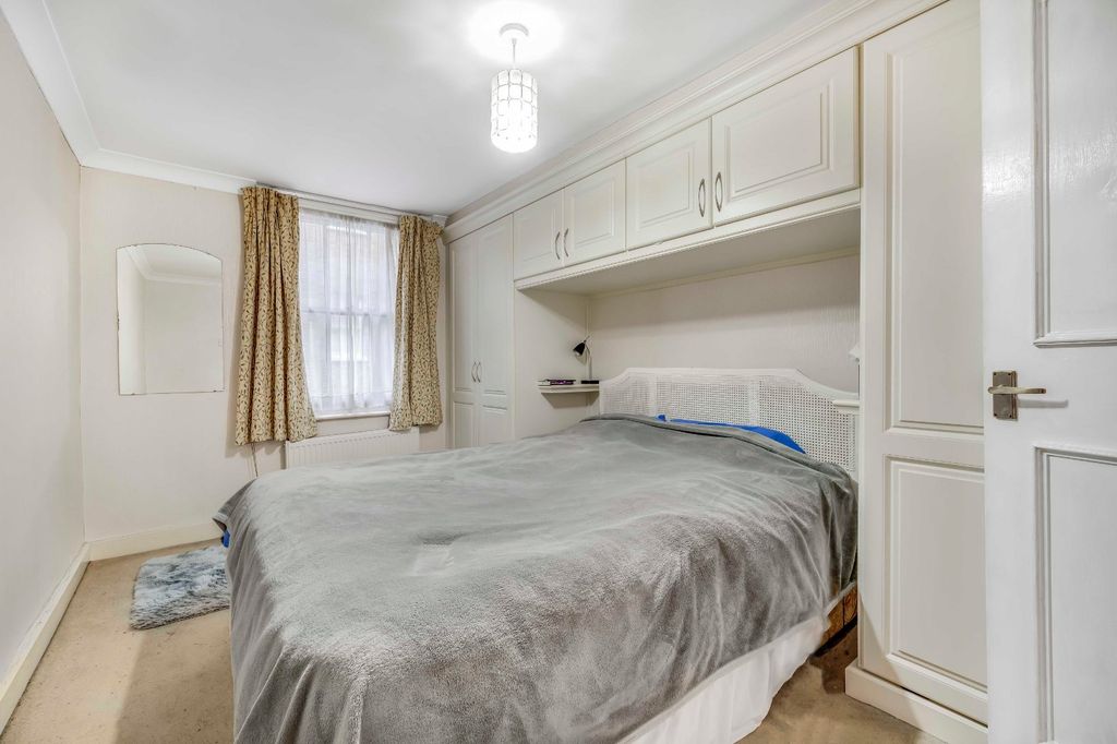 Property photo 3 of 12