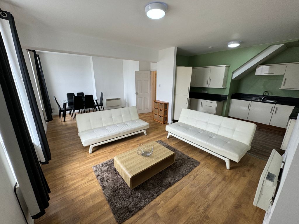 Property photo 1 of 10 Living Room