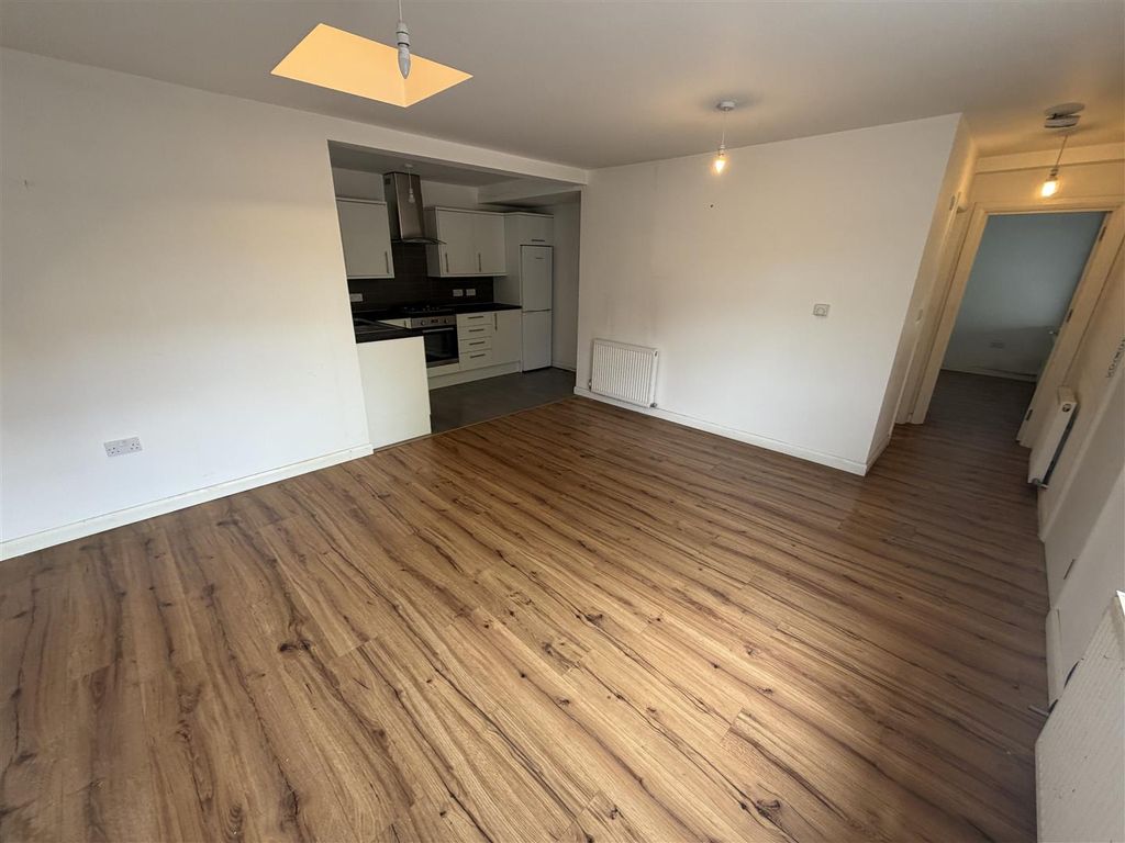 Property photo 1 of 7 Living Room