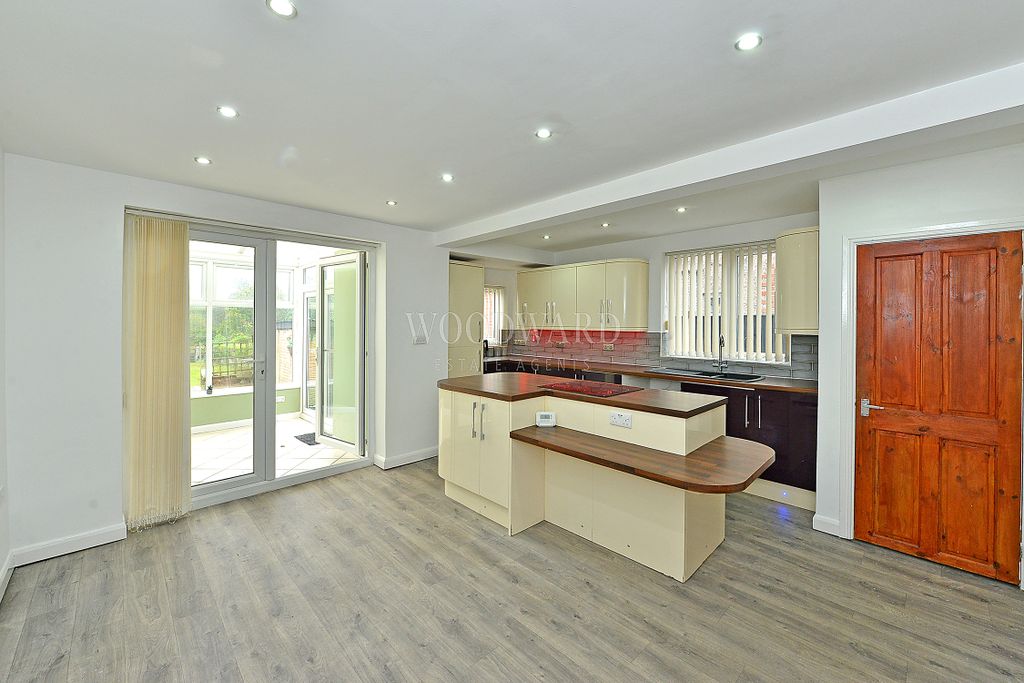 Property photo 2 of 23 Kitchen/Dining Room