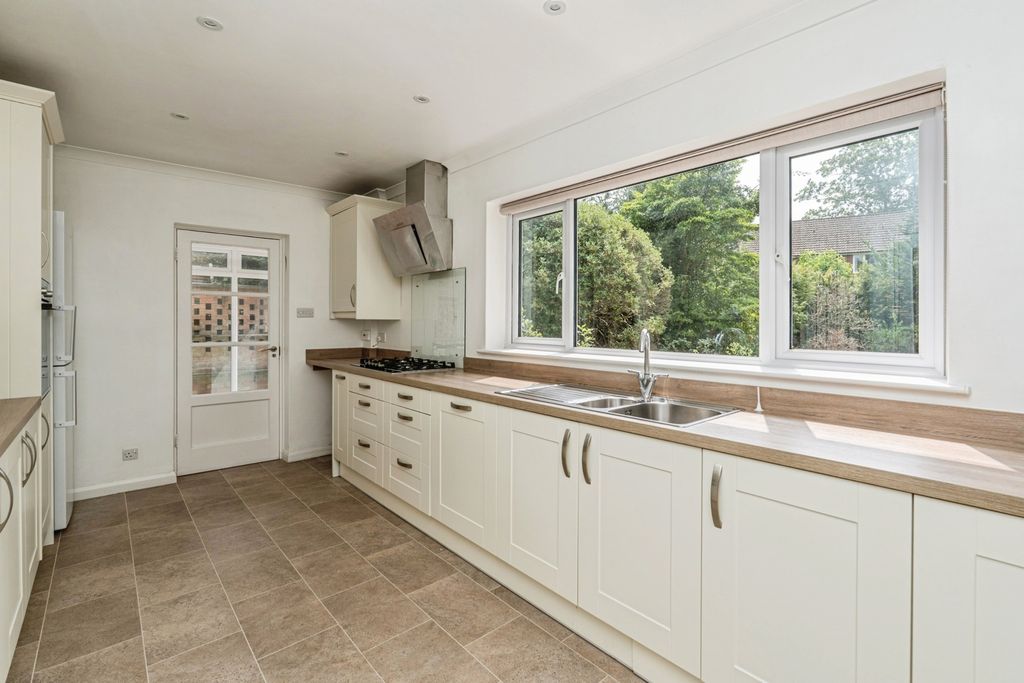 Property photo 3 of 20 Pbox-Img.Jpg