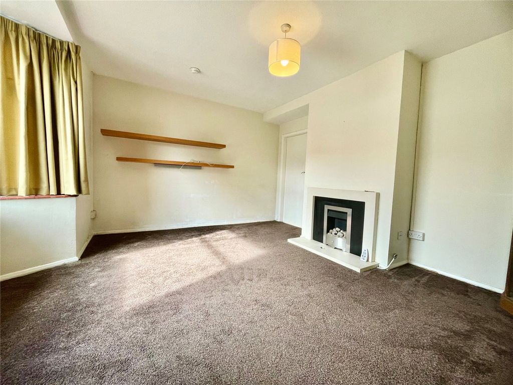 Property photo 3 of 12 Lounge