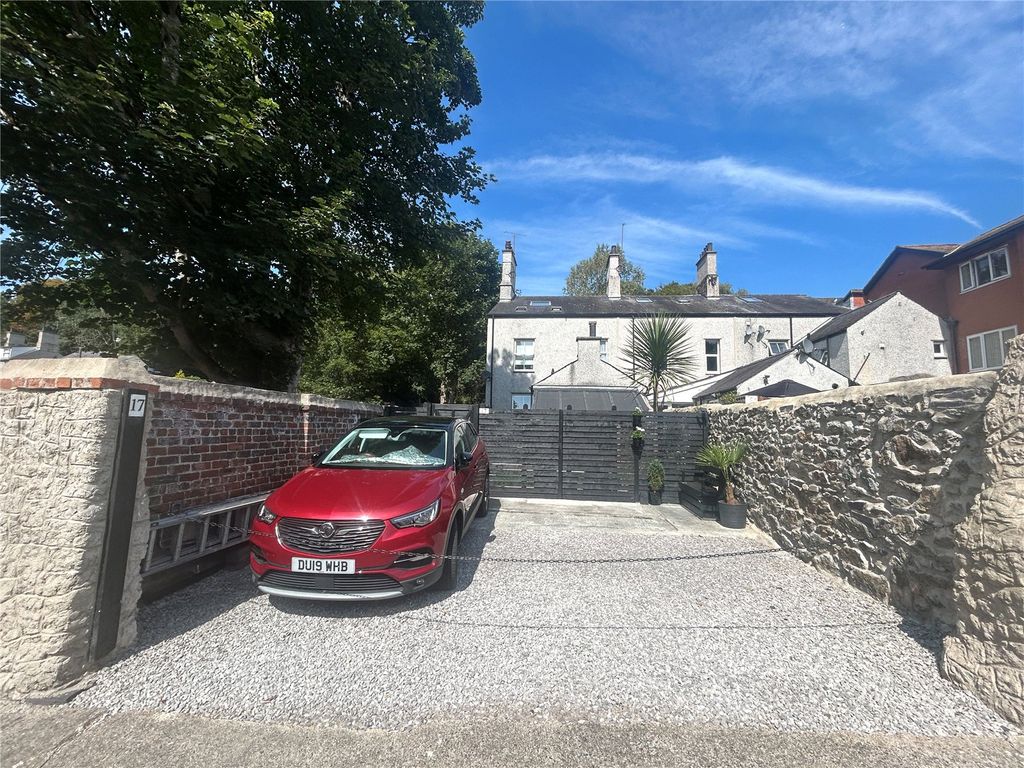 Property photo 3 of 19 Picture No. 18