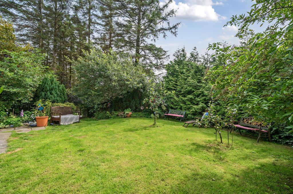 Property photo 3 of 28