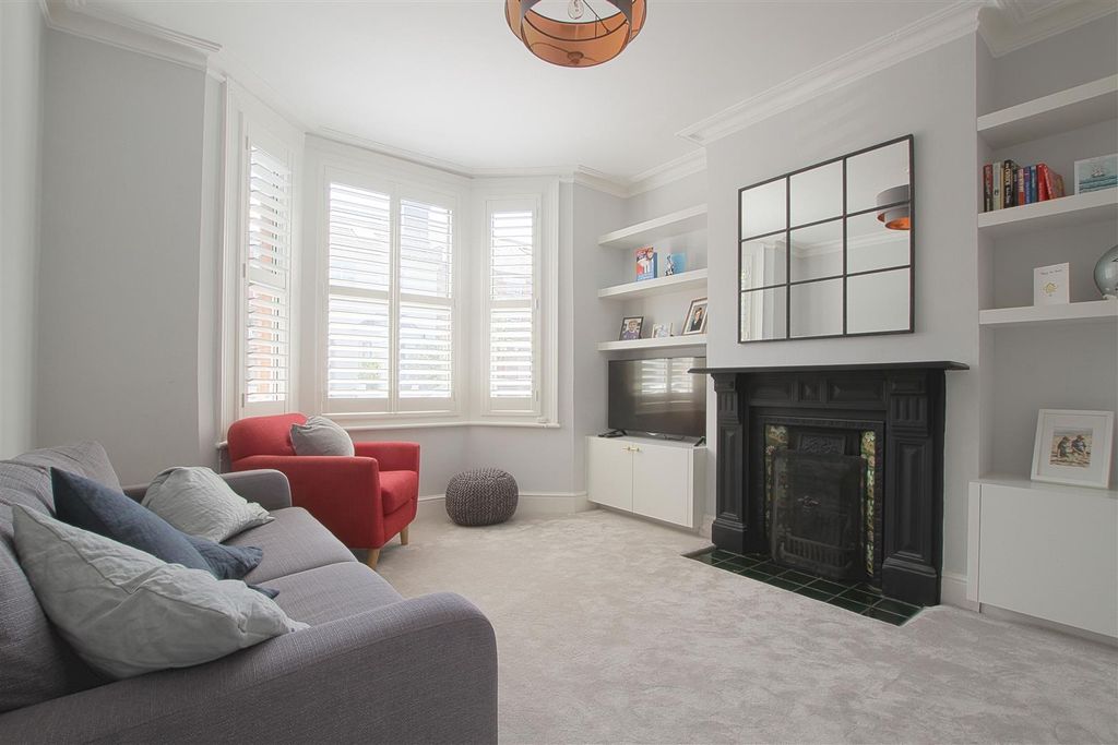 Property photo 3 of 11