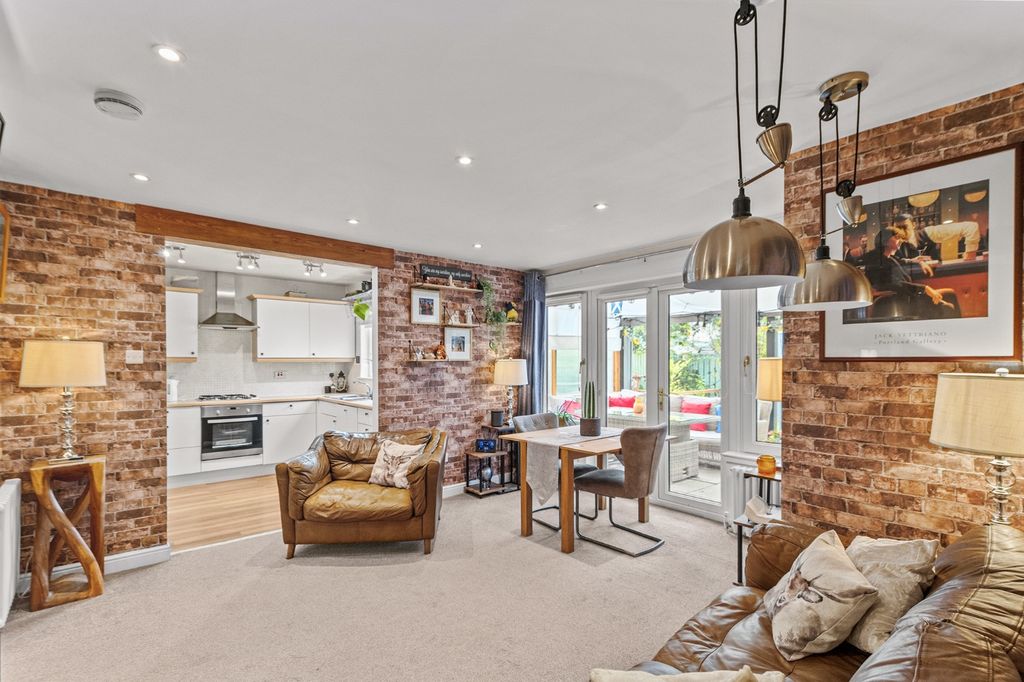 Property photo 3 of 39 5338015