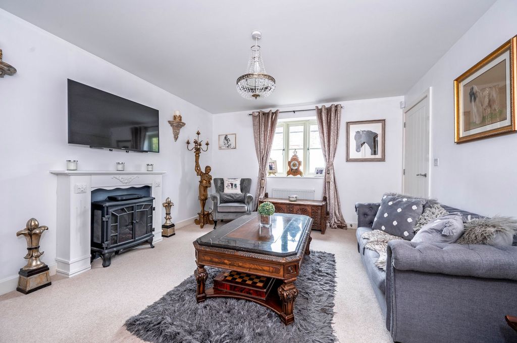 Property photo 3 of 19 Living Room