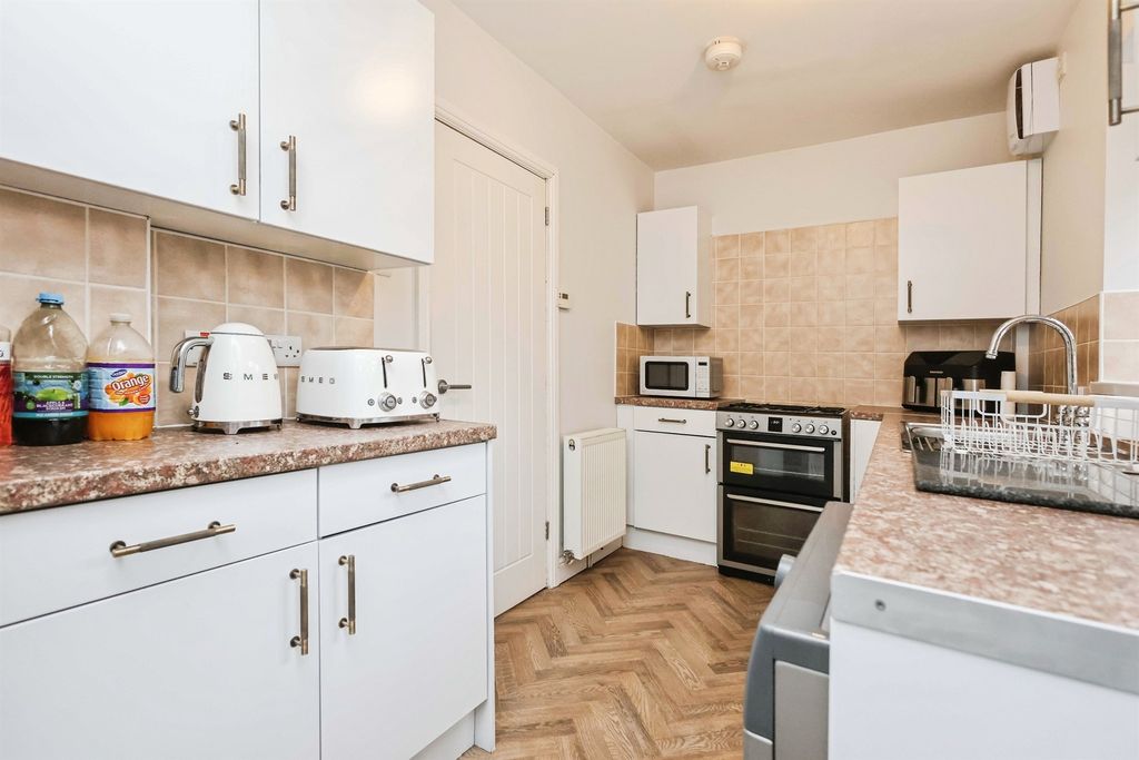 Property photo 2 of 16