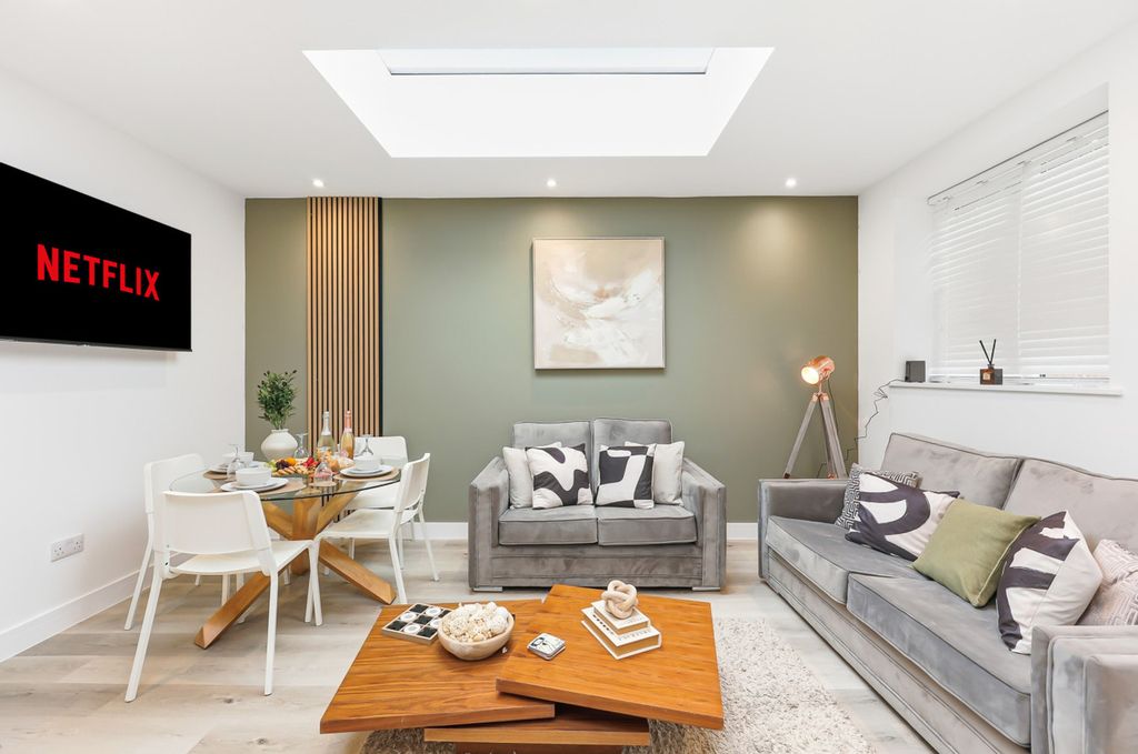 Property photo 1 of 34 Living Room