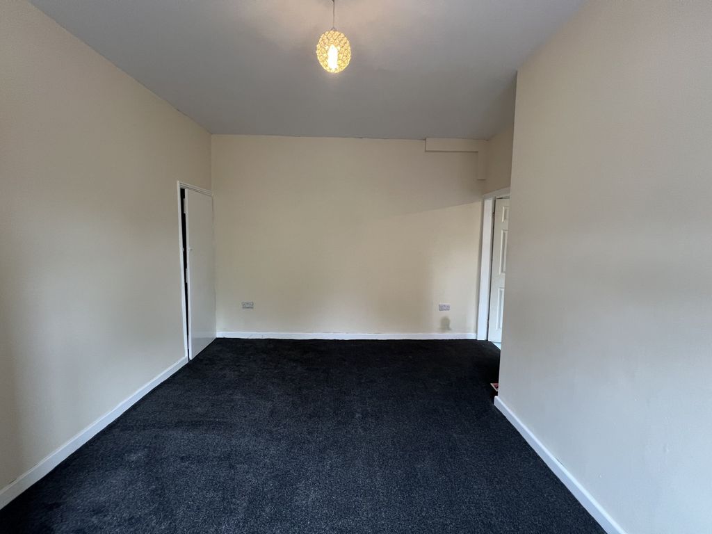 Property photo 3 of 8 Dining