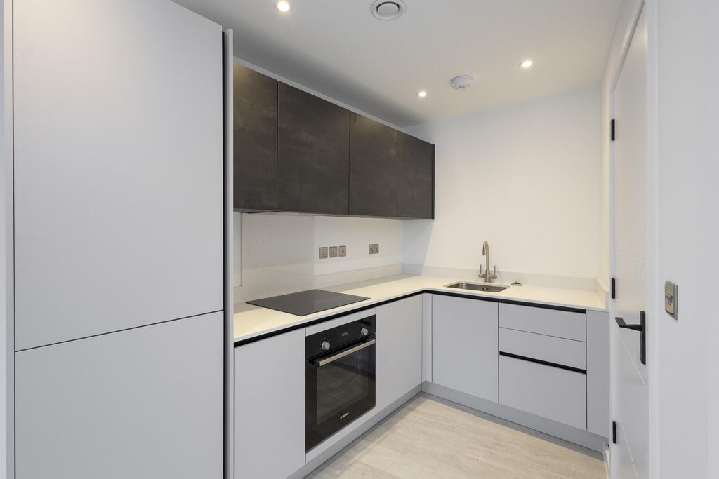 Property photo 2 of 8 Kitchen