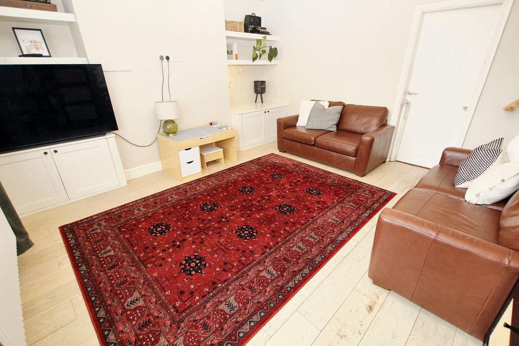 Property photo 2 of 19