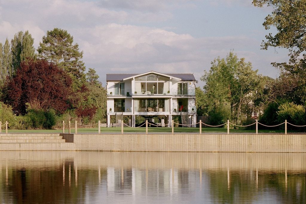 Property photo 1 of 20