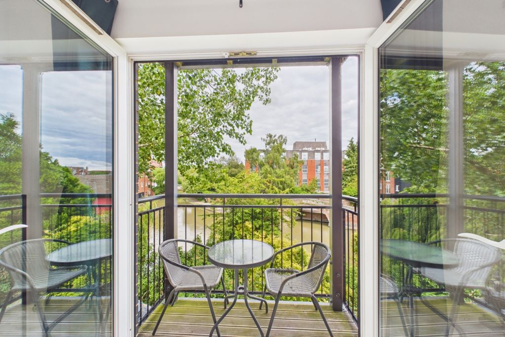Property photo 1 of 12 Balcony
