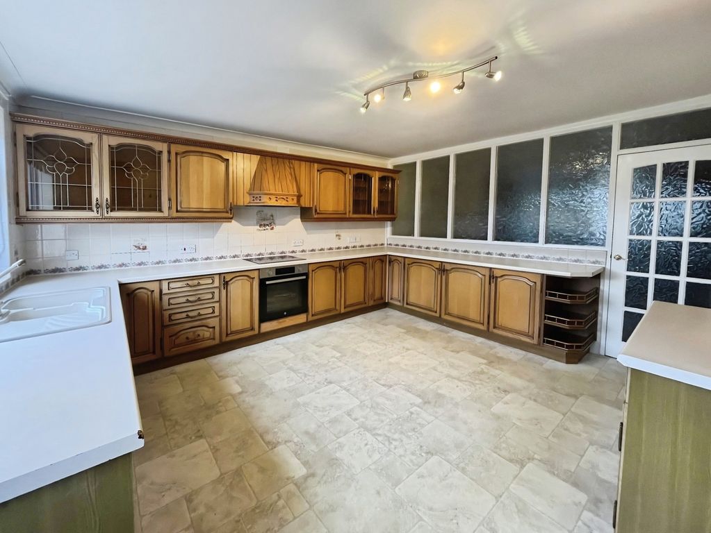 Property photo 3 of 10 Kitchen/Dining Room
