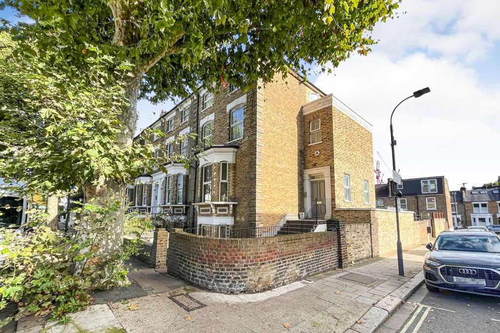 Property photo 2 of 2 58c Loftus Road, London W12 7El