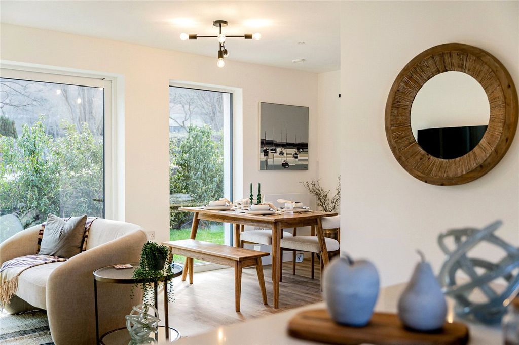 Property photo 3 of 9 Living