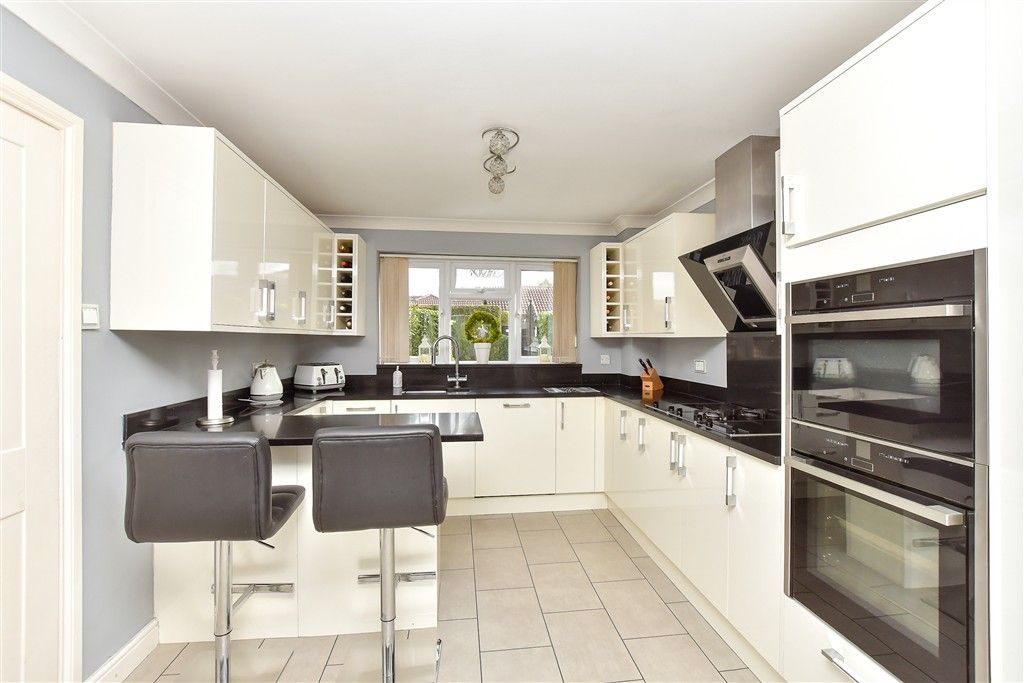 Property photo 3 of 18 Kitchen/Diner