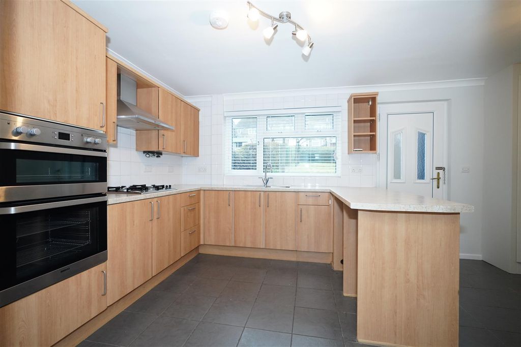 Property photo 3 of 11 Kitchen 2.Jpg