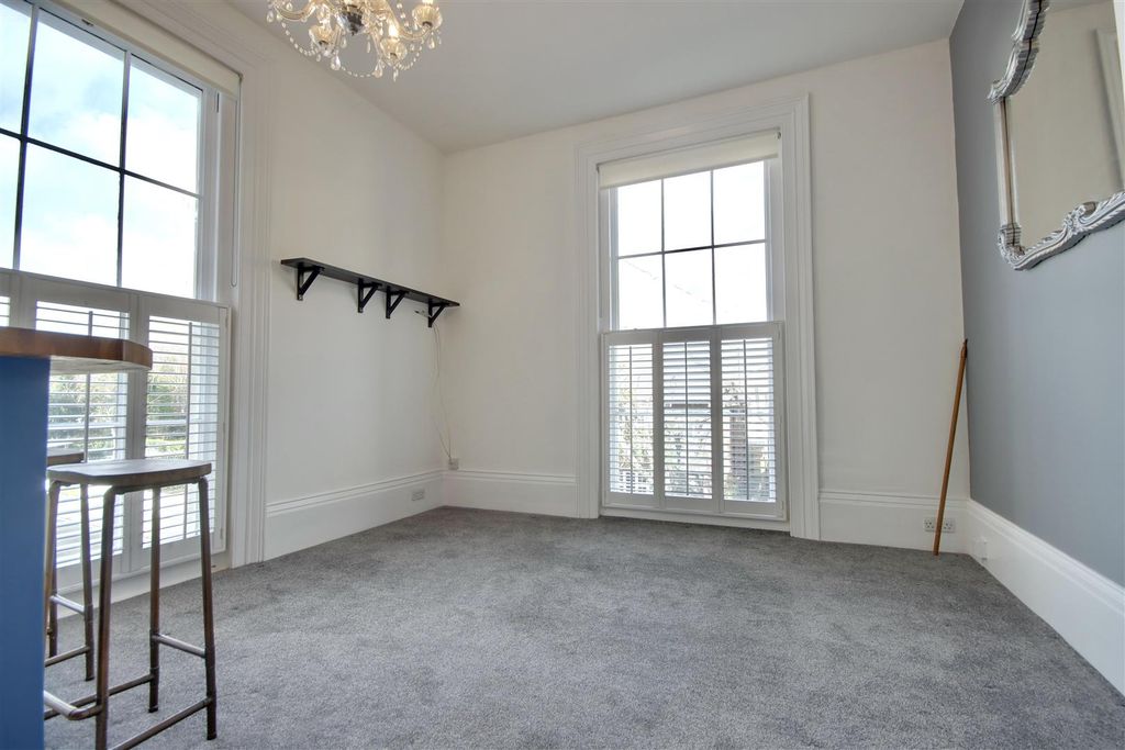 Property photo 3 of 12 85A5776C-3Bd1-412F-85De-68D1B98301Bb_1_201_A.Jpeg