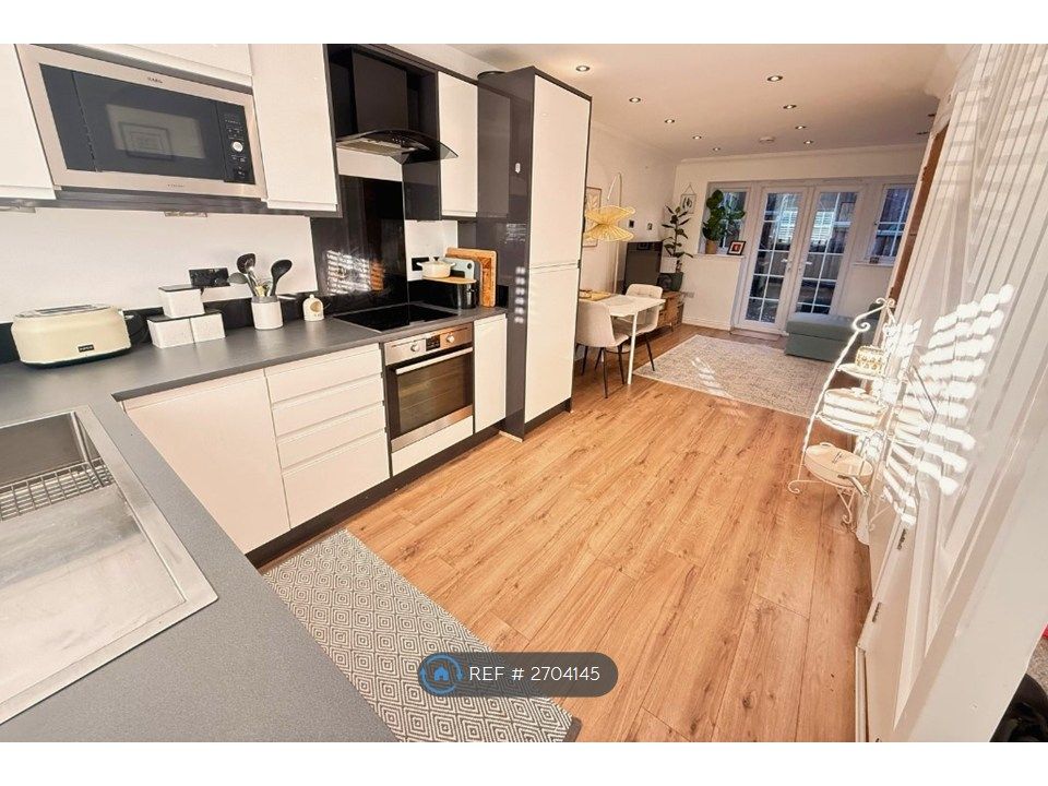 Property photo 2 of 14 Kitchen