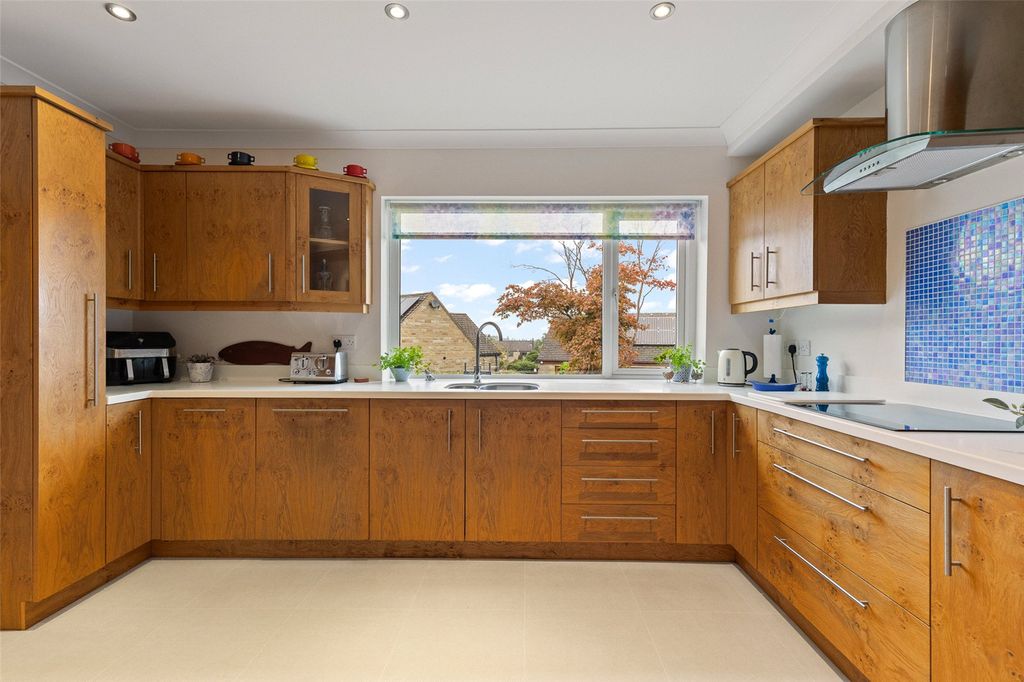 Property photo 2 of 35 Dining Kitchen