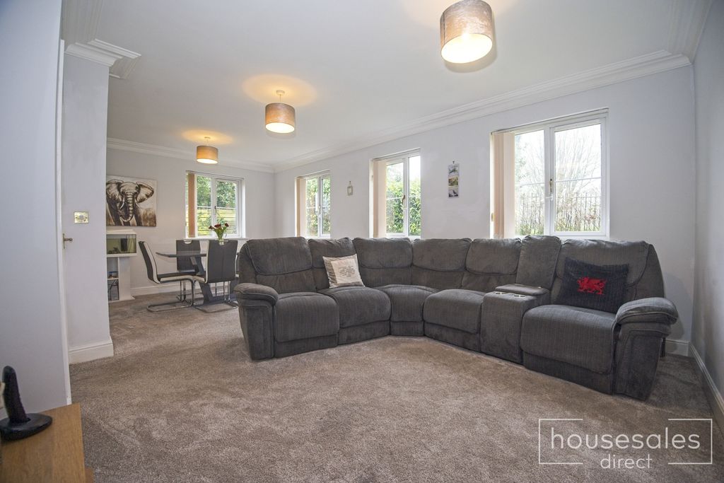 Property photo 3 of 13