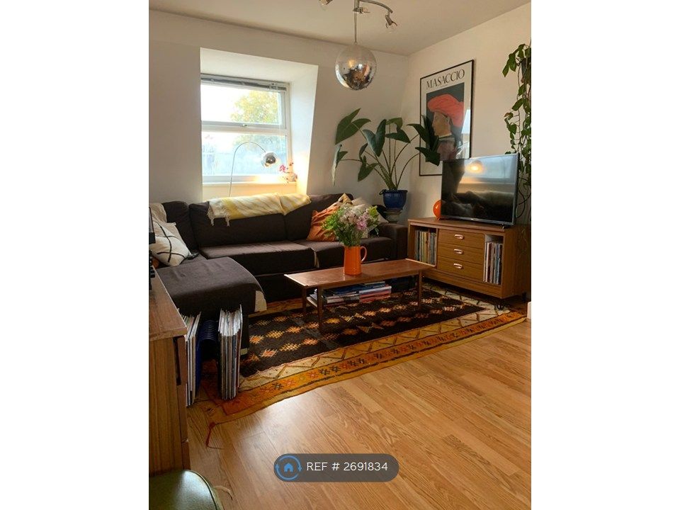 Property photo 2 of 20 Living Room Which Comes With Sofa