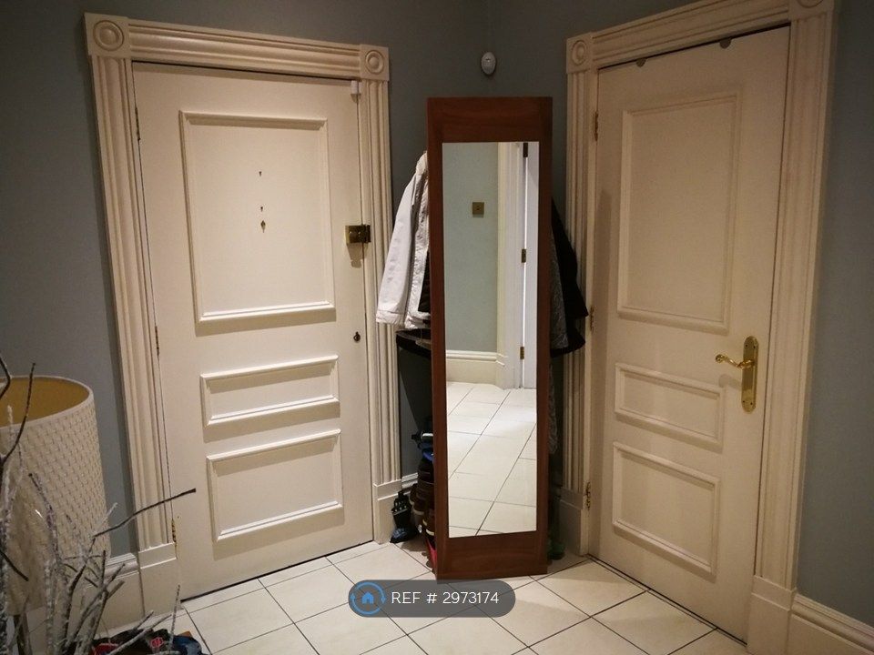 Property photo 3 of 11 Hallway
