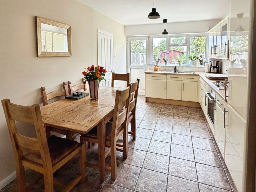 Property photo 3 of 12 Kitchen