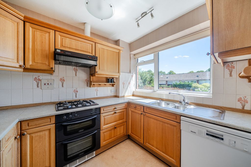 Property photo 3 of 19 Kitchen