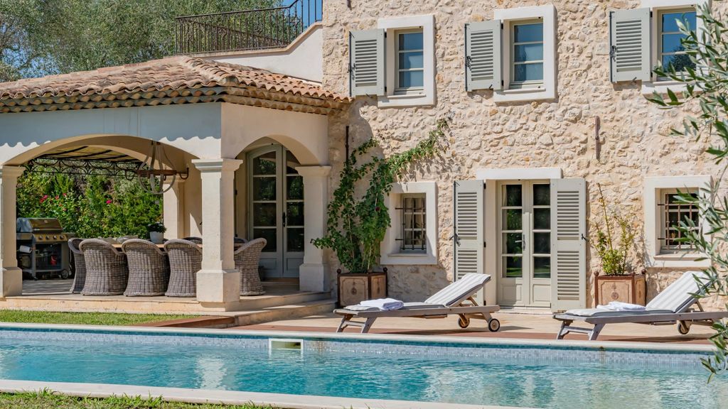 Property photo 2 of 24