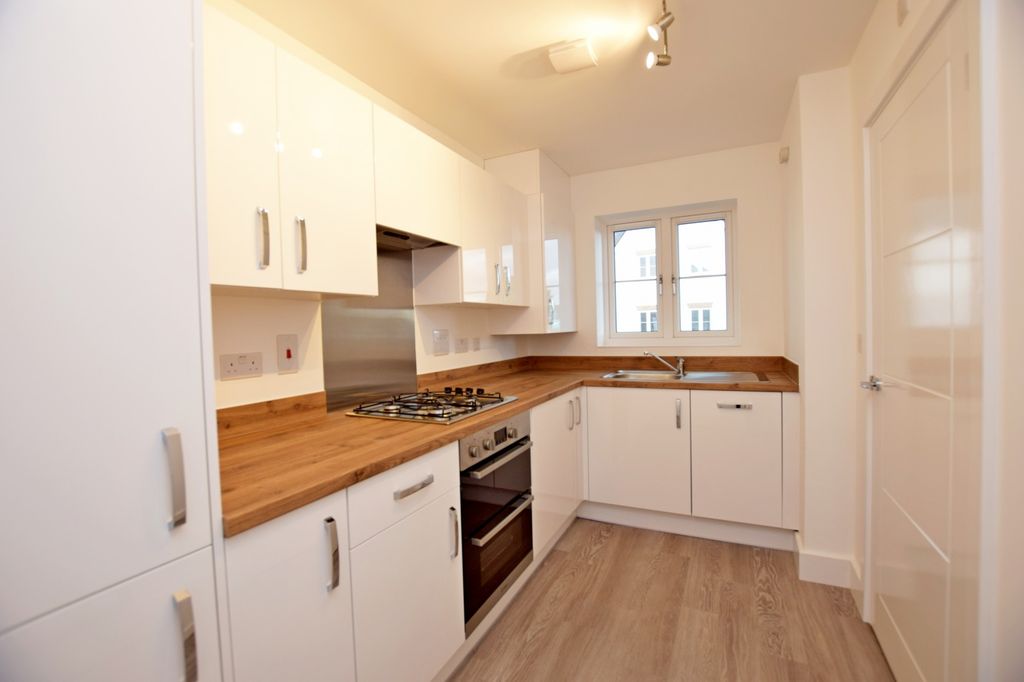 Property photo 2 of 7 2 Bedroom House To Rent