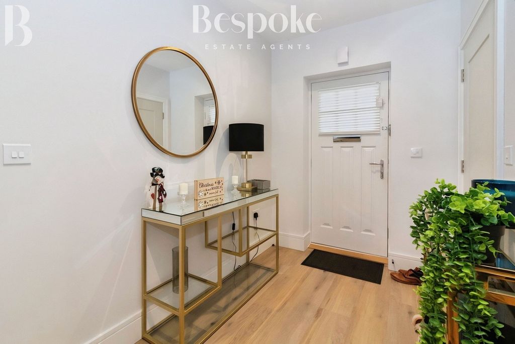 Property photo 2 of 27