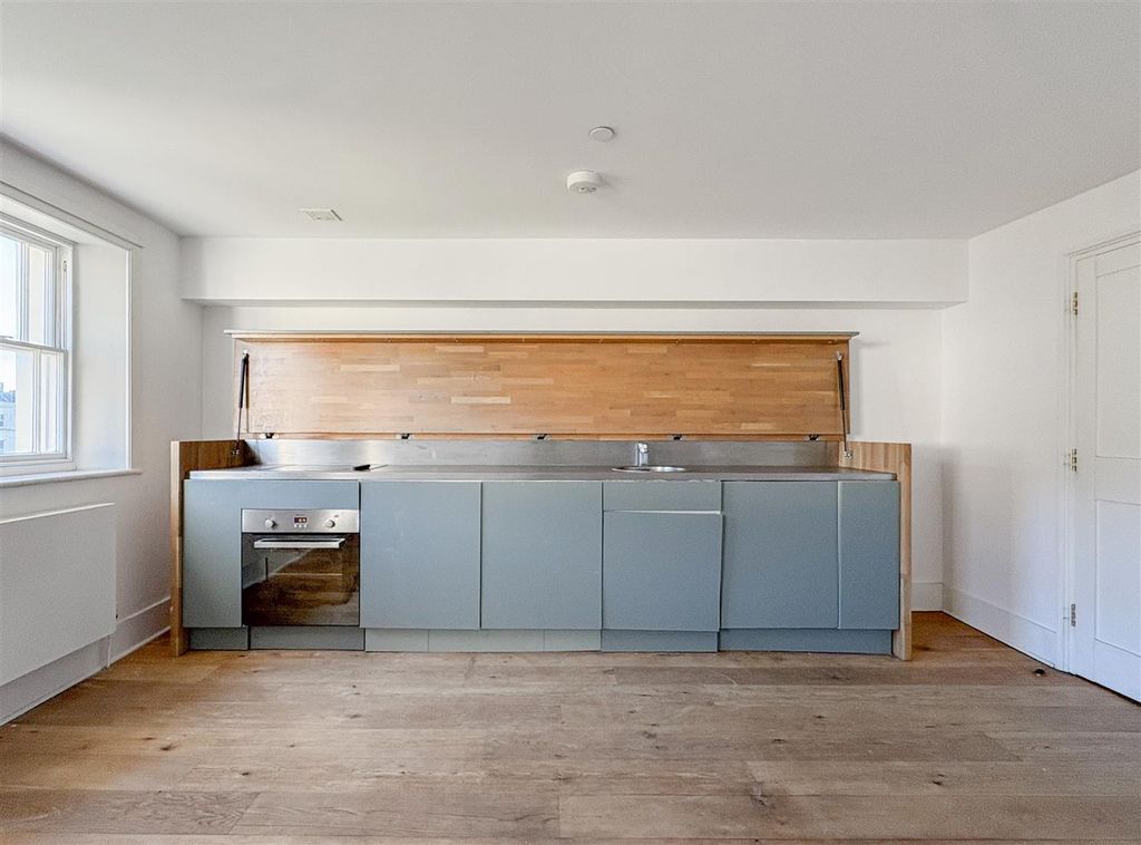 Property photo 2 of 19 Kitchen/Dining Room