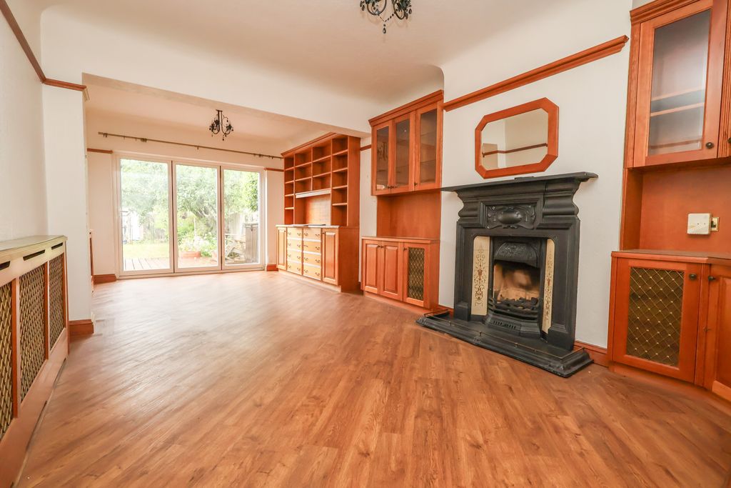 Property photo 2 of 24 3